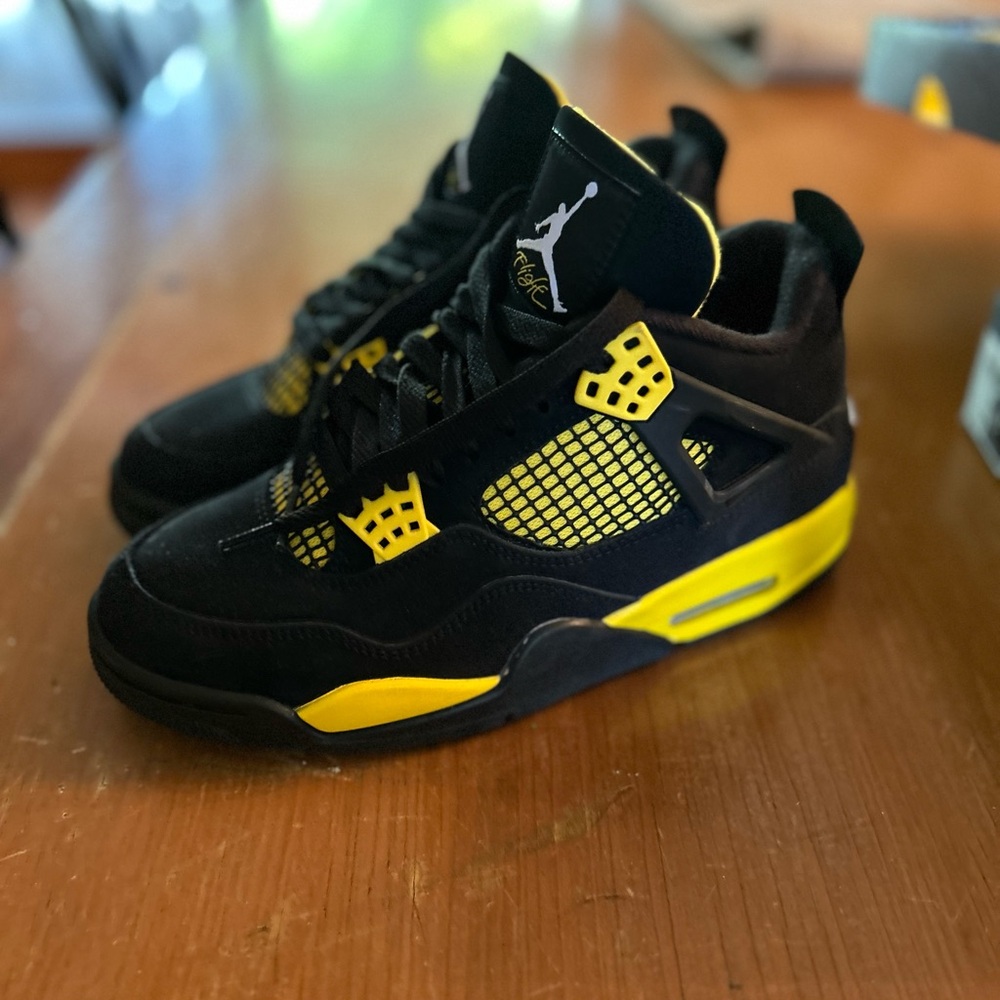 Jordan 4’s retro yellow thunder